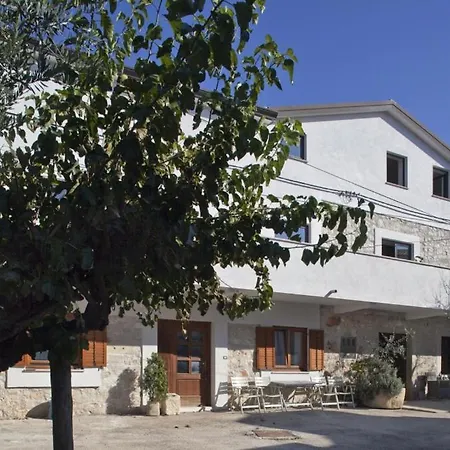 Appartamento In With Balcony, Air Conditioning, Wifi, Washing Machine 4982-1 Funtana